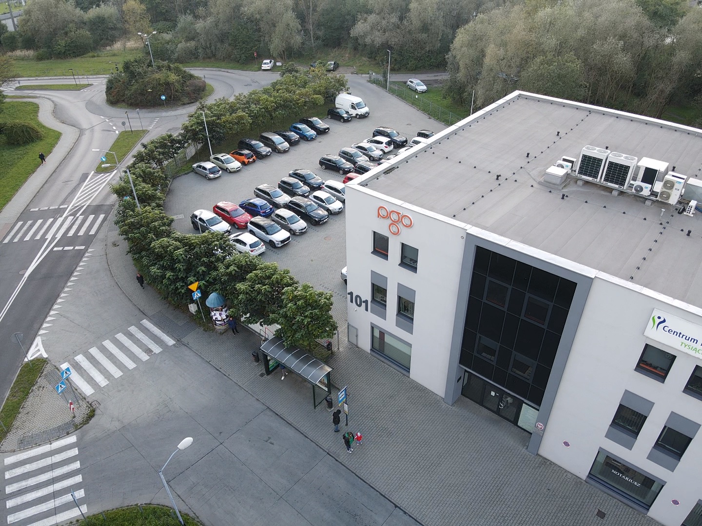 Parking notariusz Katowice - duży bezpłatny parking dla klientów
