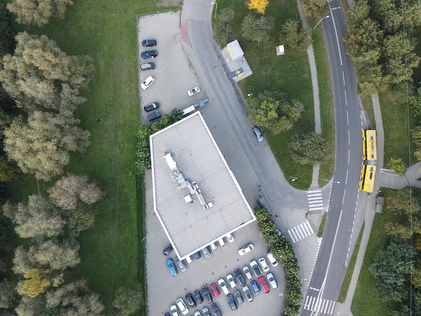 Parking dla klientów notariusza - widok na oba parkingi